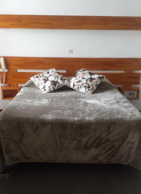 Hotel Yaka Лез-Англь Номер фото